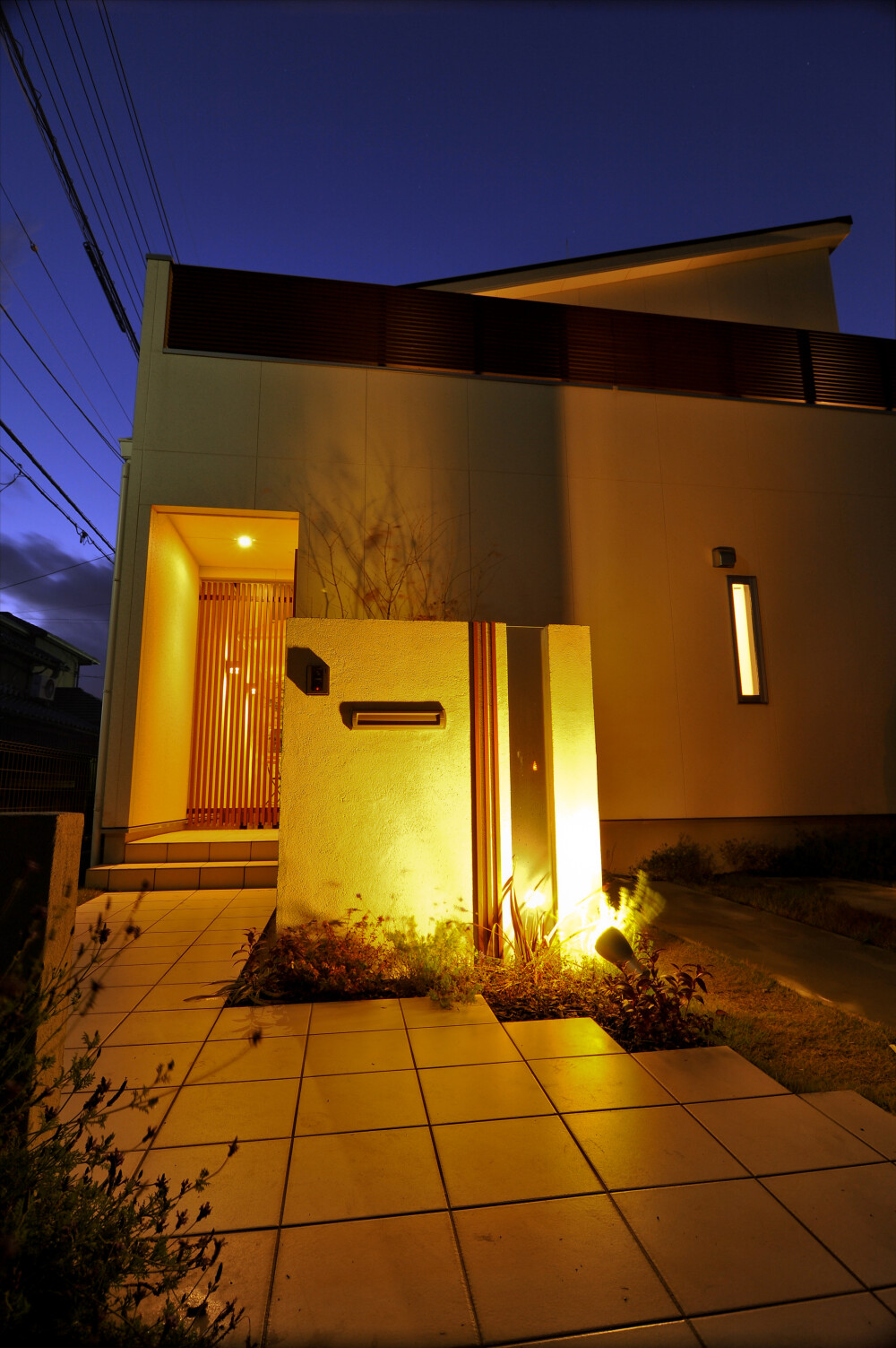 シンプルモダンの家　白い外観の家　白い家　箱の家　中庭の家　ホテルライク　人気建築家　奈良県の建築家