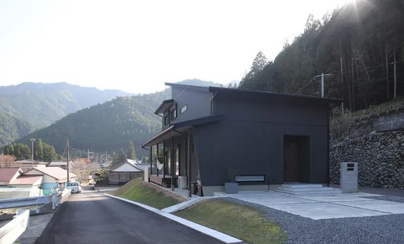 デザイナーズ住宅　オーダーメイド　モダン　戸建て　一軒家　庭付き一戸建て　スーモ　おススメ　土地探し　デザイン　黒い家