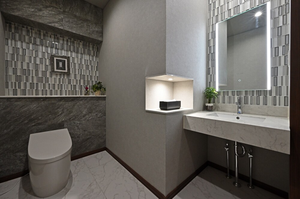 ホテルライク　トイレ　便所　WC　間取り　オシャレ　オシャレなトイレ　ホテルライクなトイレ　グレードの高いトイレ　建築家の設計　建築家のデザイン