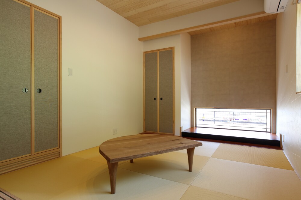 モダンな和室　和室　畳の間　琉球畳　畳のデザイン　琉球風畳　オシャレな畳　デザイナーズ住宅の和室　和モダン