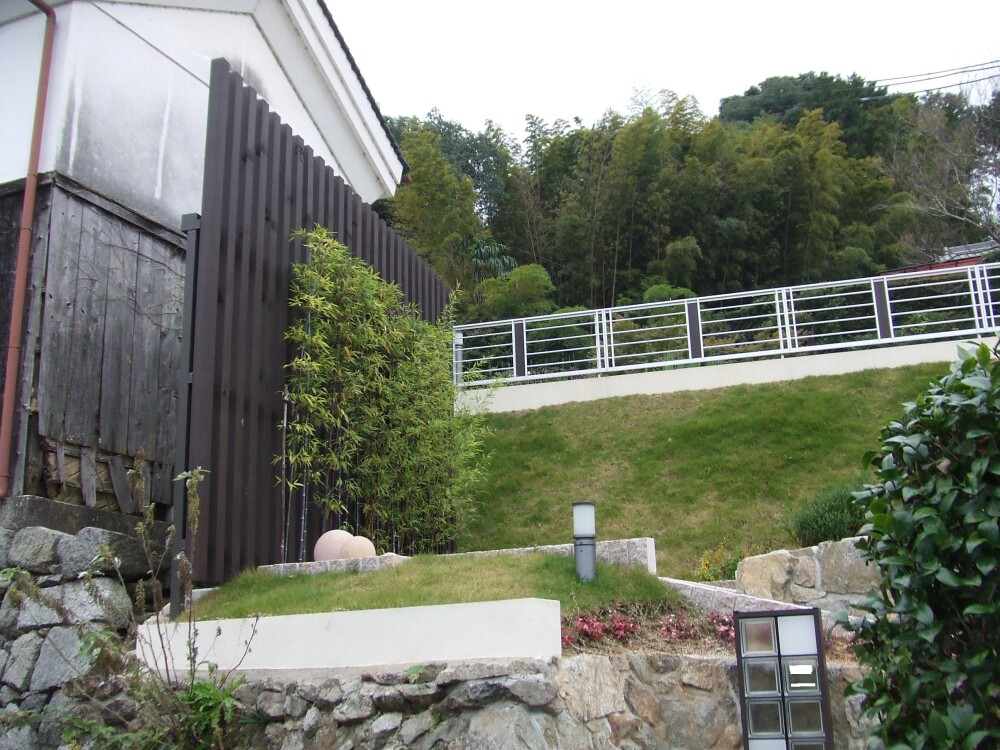 デザイナーズ住宅　枕木　家を建てる　住宅の外観　外観　庭　広い庭のある家　100坪　200坪　300坪　奈良県　奈良　