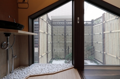 窓　オシャレ　坪庭　和風の庭　西大寺　奈良市