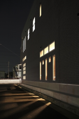 夜景　綺麗な建築　オシャレな事務所建築　奈良県橿原市