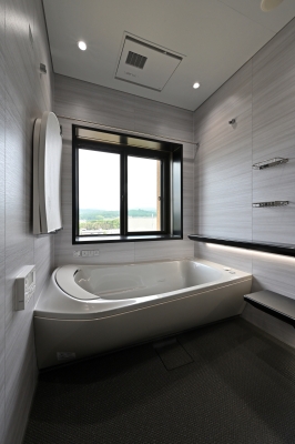 システムバス　シンラ　TOTO　バスルーム　出窓　窓のある浴室　窓のあるバスルーム