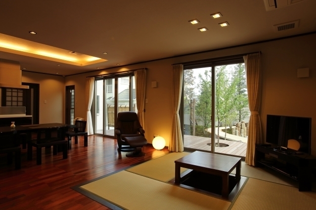 優雅な家　有名建築家の設計した家　奈良県　LDK　和コーナー　畳コーナー　新築　注文住宅　スーモ